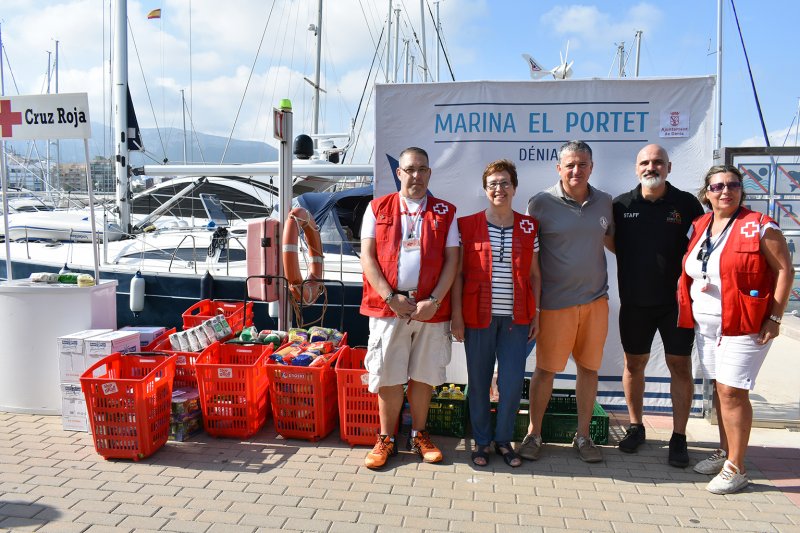 El maratn de Spinning y Zumba Solidario de Marina El Portet recoge ms de 300 kilos de comida a favor de Cruz Roja