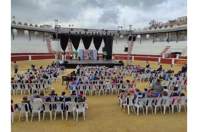 Teatro escolar en ingls en la plaza de toros de Ondara