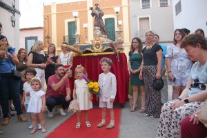Lofrena a Sant Antoni posa el colorit de la tradici a la  Colombfila 