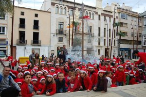 La quintà 2020 de Pego habilita un arbre de Nadal reciclat a la plaça de l’Ajuntament