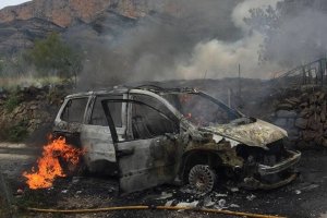 Un coche se incendia en Xbia 