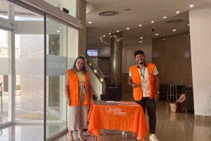Voluntaris de la Fundaci Josep Carreras visiten l'Hospital SanCarlos de Dnia