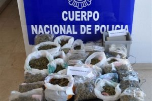 Detenidas tres personas en Dnia acusadas de traficar con drogas