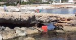Continan los destrozos de mobiliario en las playas de Dnia: Ahora, una silla de vigilancia en Les Rotes 