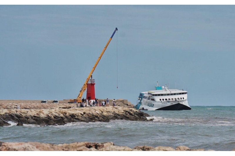 Baleria, pendiente del estado del mar para poder iniciar la descarga de los coches del barco 
