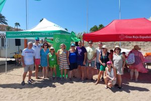 Nueva campaña de la AECC de Ondara en la playa del Estanyó contra el cáncer de piel