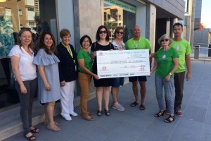 The Charity Shop dna 1230 euros per a ajudar a les vctimes de violncia de gnere de Xbia