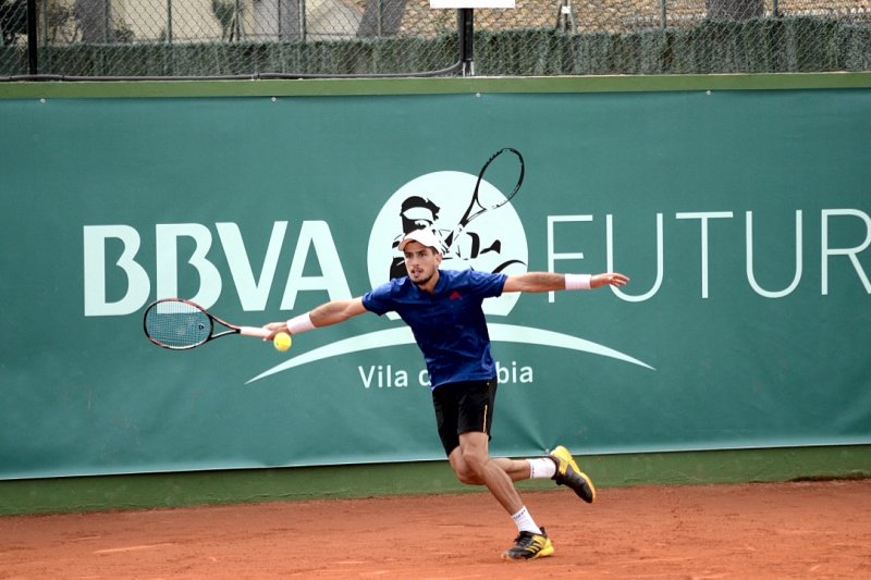 Marc Giner avanza a cuartos del torneig de tenis BBVA Future Vila de Xbia