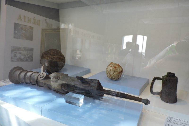 El Museu de la Mar de Dnia incorpora una vitrina dedicada a la artillera naval del siglo XVIII