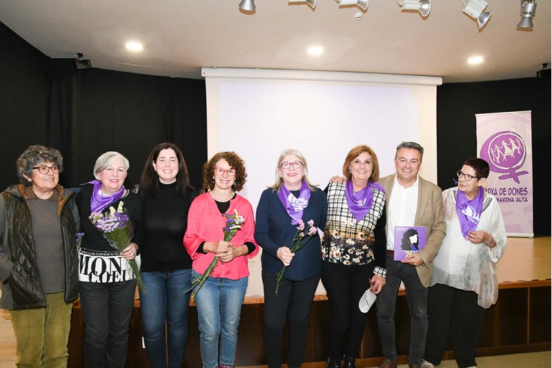 La presentaci del llibre de 25 anys de feminisme exalta el paper de la Xarxa de Dones en els canvis legislatius i socials a la comarca