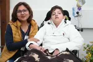 Un andador para Alberto: Una vecina de Dnia lanza un crowdfunding para conseguir que su hijo recupere movilidad