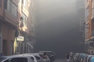 Arde un contenedor de cartn en la avenida Montg de Dnia
