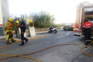 Incendian dos contenedores en la calle Blasco Ibez de Ondara