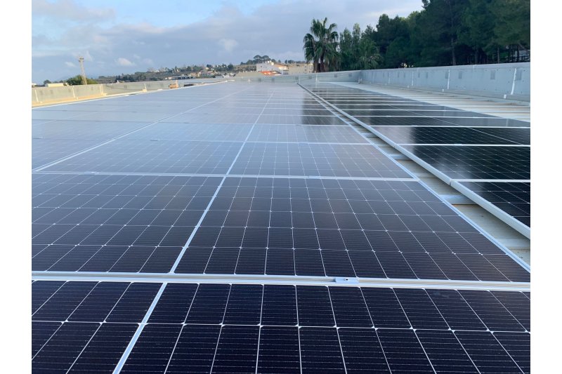 Placas solares para ahorrar energa en la piscina de Benissa