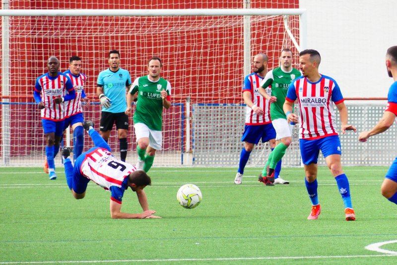 Regional Preferente: El Jvea gana a un Pego con diez (2-0) y el Dnia empata sin goles