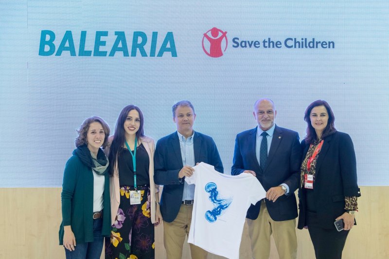 La Fundaci Baleria presenta en Fitur unas camisetas solidarias a beneficio de Save the Children Melilla