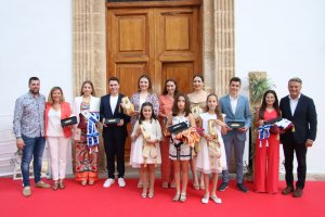 Esclata la festa de Fogueres 2023 de Xàbia amb la proclamació de les regines infantil, Júlia Leyda, i major, Arantxa Pons