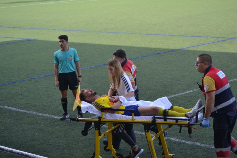 Els futbolistes Jordi Aparisi i Alberto continuen ingressats per precauci