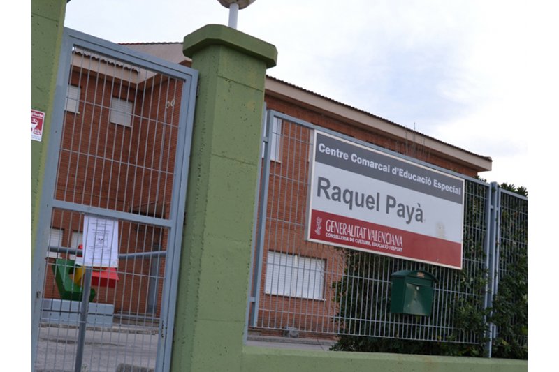 Cuatro familias reclaman a la Generalitat poder escolarizar a sus hijos con diversidad funcional en el colegio Raquel Pay de Dnia
