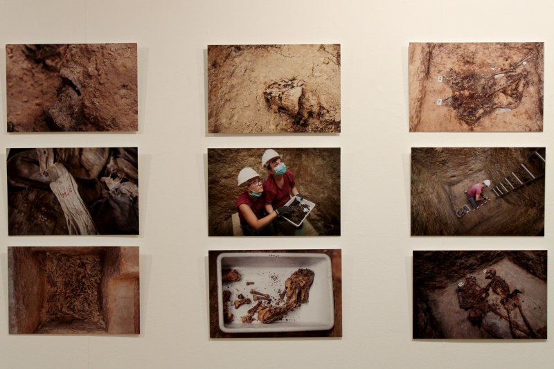 Una exposicin rene varas miradas sobre las exhumaciones de las vctimas del franquismo