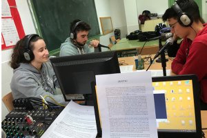 Manifiesto contra la violencia de gnero a travs de la radio del instituto en Calp