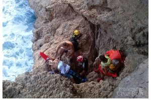 Rescatan a un hombre de 35 aos en la cala de Ambolo de Xbia