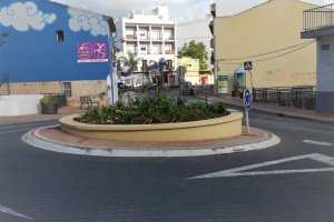 El Ayuntamiento de Ondara reconvierte la fuente de enfrente del Llavador en rotonda ajardinada 