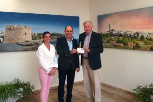 El Rotary Club entrega 700 euros para las familias necesitadas  