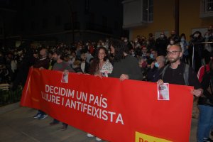 Centenars de persones se concentren contra les penes sol·licitades pe la Fiscalia per als antifeixistes de l’altercat amb els ultres a Pego