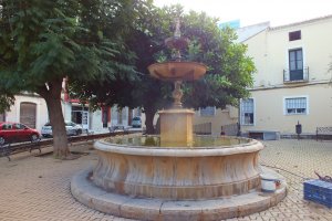 La font de la Glorieta de Pedreguer recupera la seua lluentor en acabar la seua restauració