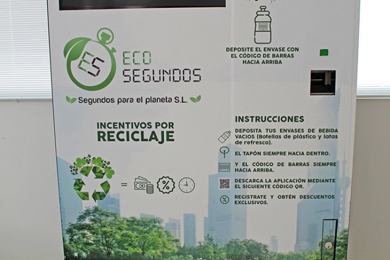 Almudena Seguros Dnia, dotar a la Marina Alta de una mquina con premios por reciclar en sus instalaciones
