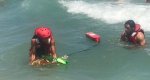 La Cruz Roja rescata en Xbia una tortuga boba atrapada entre vertidos 