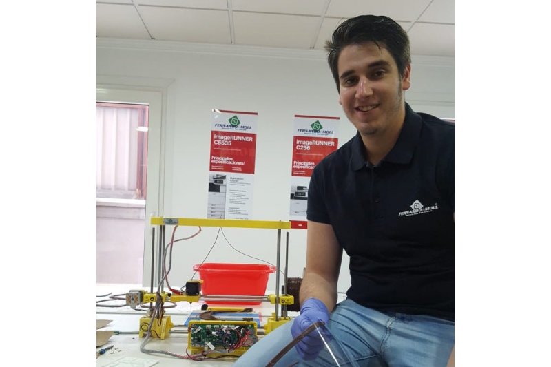 Fernando A. Moll pone a disposición del hospital sus impresoras 3D