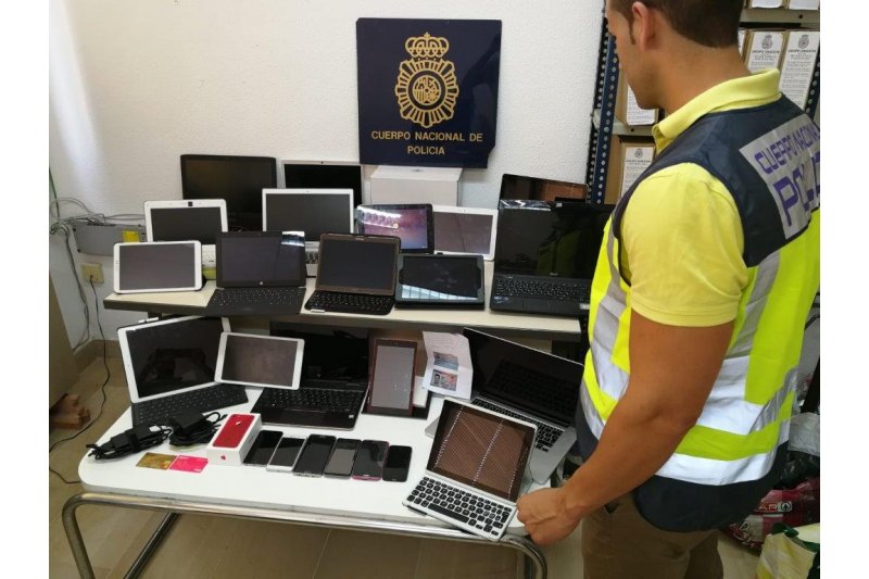 La Polica Nacional detiene a dos especialistas en el asalto de viviendas y recupera ms de 60.000 euros en objetos robados 