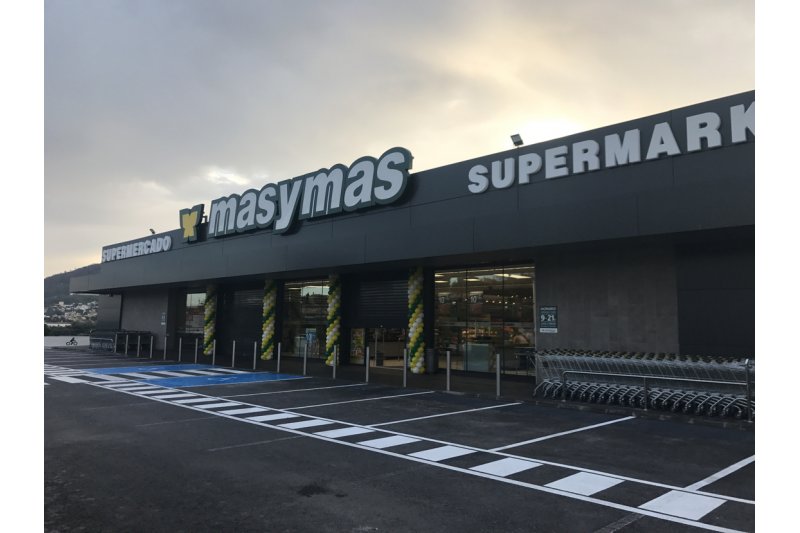Supermercados masymas adapta el local de Poble Nou a su nuevo concepto de tienda