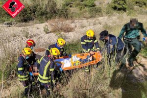 Los bomberos rescatan en LLber a un escalador que sufre una cada de cinco metros