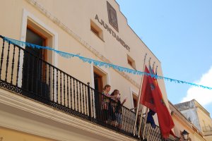 Mnica Lull i Laura Pastor reivindiquen les arrels familiars al Rfol d'Almnia  en el preg que dispara el coet deixida a les festes en honor a Sant Francesc de Paula