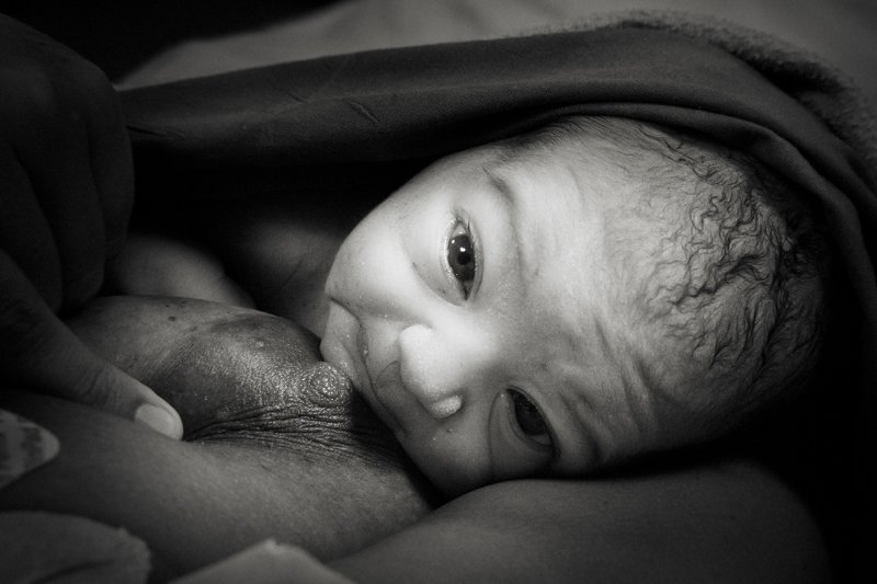 Una tierna imagen tomada a pocos minutos del parto gana el Concurso Fotogrfico de Lactancia Materna