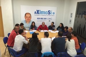 Ximo Ferrando debate los compromisos electorales del programa del PP con los vecinos