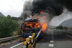 Arde un autobs sin pasajeros en Benissa