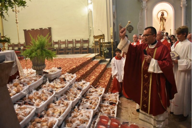 La Cofradia de la Santssima Sang de Dnia suspende el reparto de panes benditos por las medidas sanitarias 