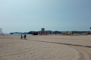 La platja de l'Arenal de Xàbia es reobri al bany