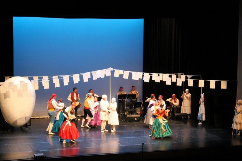 El Grup de Danses Font Santa inicia las actuaciones del tercer aniversario del Auditori de Teulada