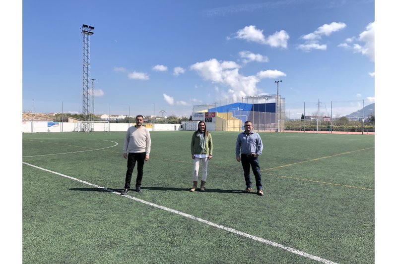 La Concejala de Deportes de Ondara confirma la renovacin del csped del campo de ftbol Vicente Zaragoza