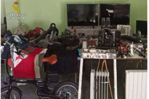 La Guardia Civil desarticula una banda que robaba en casas de Xbia