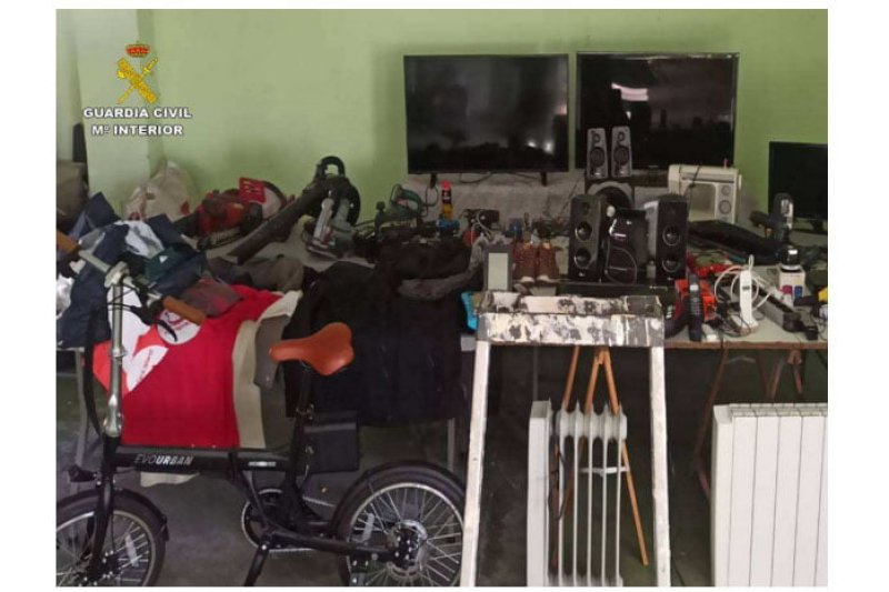 La Guardia Civil desarticula una banda que robaba en casas de Xbia