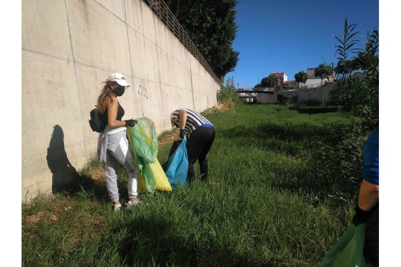 El Verger se implica en la campaa Mans al ro para limpiar el cauce urbano del Girona