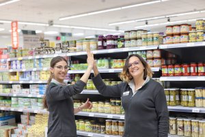 Masymas supermercados ofrece 250 puestos de trabajo para reforzar la plantilla durante el verano      