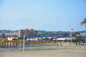  L'Ajuntament de Xàbia tanca la platja de l'Arenal pels alts nivells de bacteris fecals 
