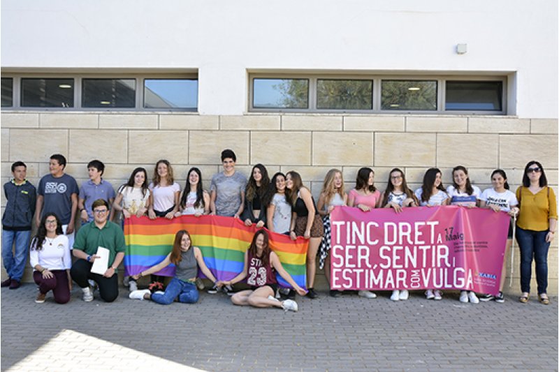 Los institutos de Xbia alzan la voz contra la libertad sexual en el Da contra la LGTBfobia